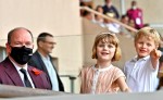 Le prince Albert II de Monaco, la princesse Gabriella, le prince héréditaire Jacques durant la derničre journée du World Rugby Sevens Repechage tournament qui se déroule au Stade Louis II ŕ Monaco