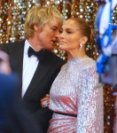 Jennifer Lopez and Owen Wilson film a scene for "Marry Me"