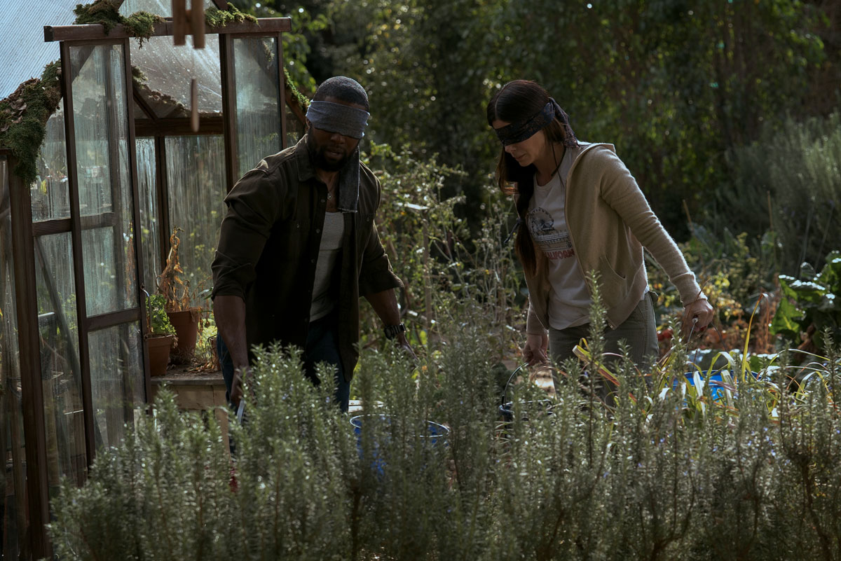 Production still from Bird Box with Trevante Rhodes and Sandra Bullock